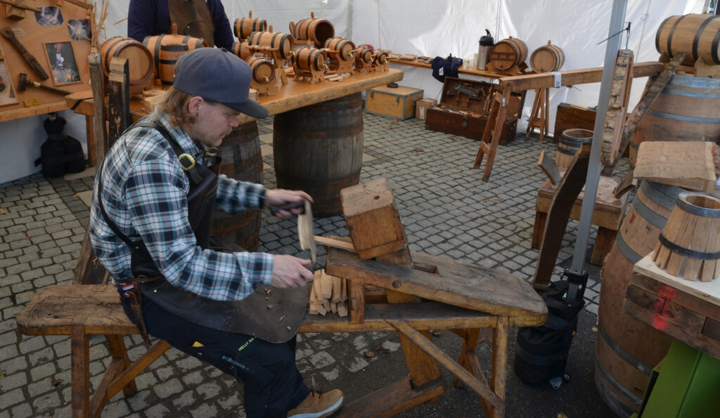 På akevittfestivalen møter du også bøkkerne fra Anora (tidl. Arcus). Foto: LO Ørjasæter.