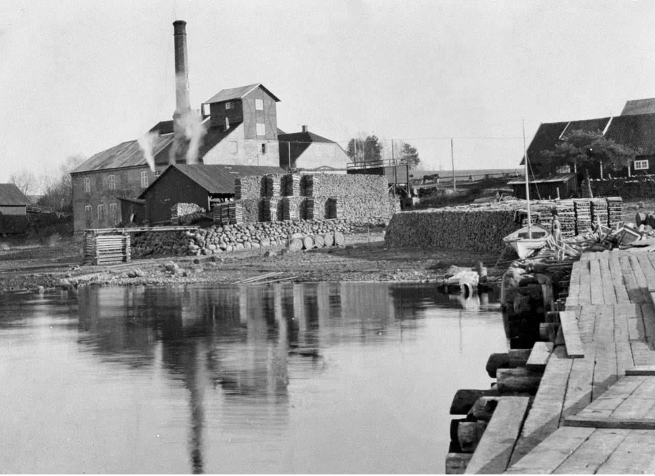 Atlungstad_Brenneri_gammelt_bilde